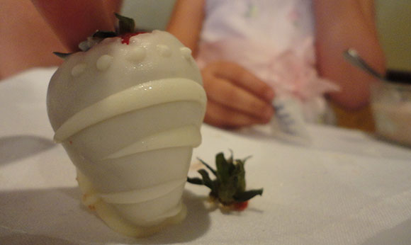 Family-friendly bridal strawberry. Let's keep it clean!