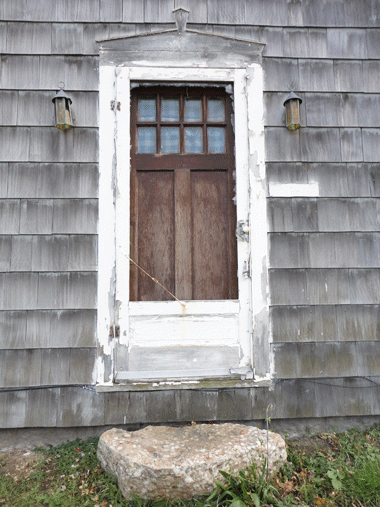 Home sweet home. Kidding! This is merely an abandoned house. 