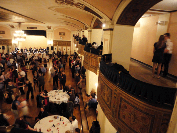 Different angle, slightly. Do you see those kidlets swinging in the balcony, too? Dancing everywhere!