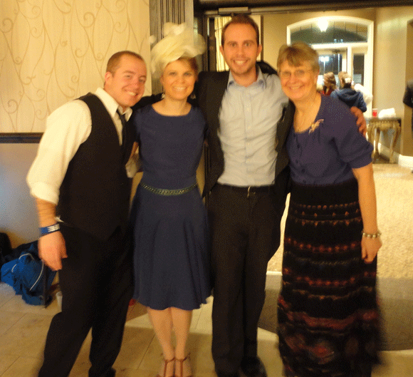 Here's a crystal-clear shot from the end of the night: Jason, me, Topher and mi madre. 