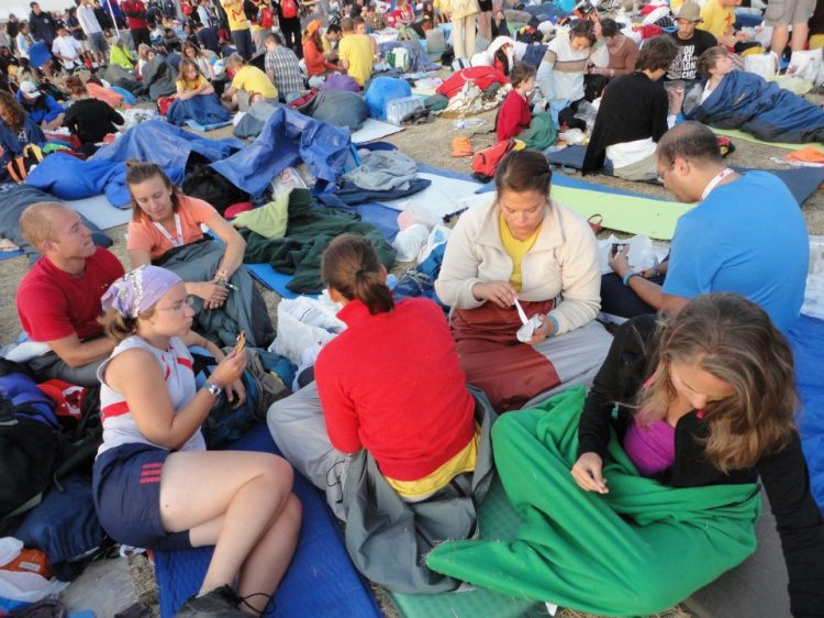 I didn't crop so you could see our WYD refuge camp in all it's desert glory. 