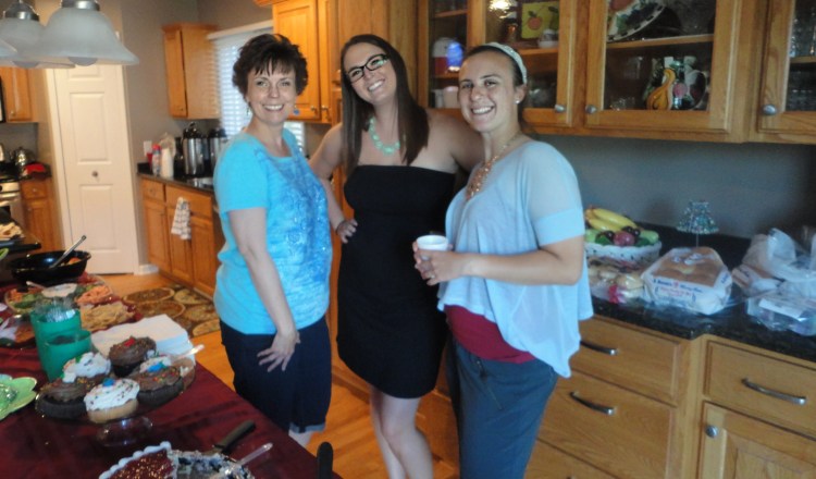 Hostess, cousin, seester on the Fourth of July. 