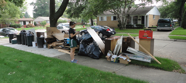 Christine looks at all the stufffff. 