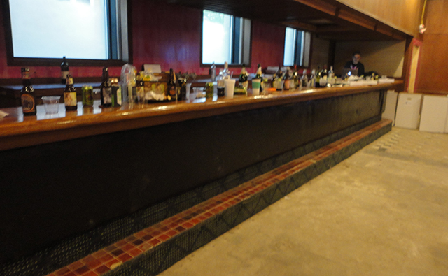 When I went to that art fair a few weeks ago, we kind of mistook this dirty bar for an art installation. Turns out, it was just a dirty bar cluttered with trash. 