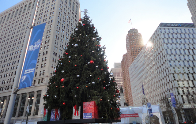 TREE LIGHTING TONIGHT. Gasp!! Not even Thanksgiving. Oh well. I'll take it! I'll take the lights and the music and the festivity and the peace on earth/ goodwill to men, even if it's not liturgically appropriate juuuuuust yet. (Sorry, Andrew!!)