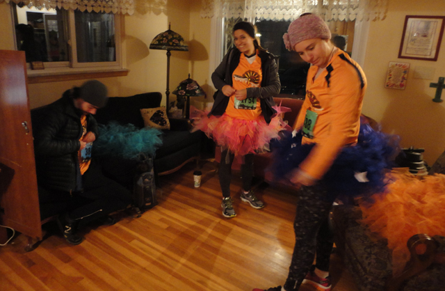 Ear-lay mornin' rising. Note the darkness outside. Note the tutus. We don't mess around, it's Turkey Trot time!!11!