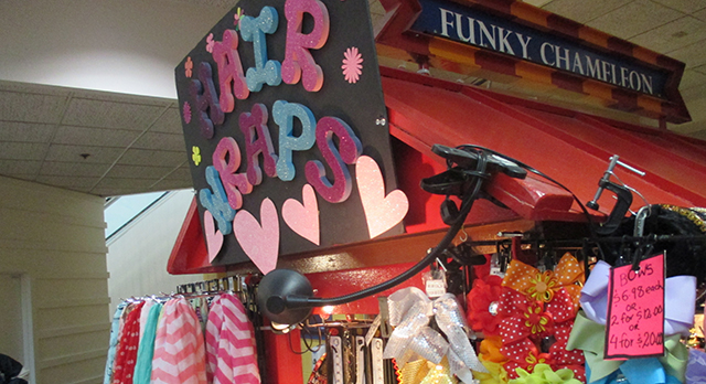 ALSO I WENT TO NAVY PIER. Fun fact: my sister and I got hair wraps at this VERY KIOSK when I was in Chicago the first time when I was, like, thirteen. Heh. I felt so old. 