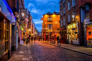 stock-photo-temple-bar-district-in-dublin-at-night-100904953